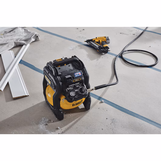 Dewalt 2.5 gallon air compressor kit with battery and charger