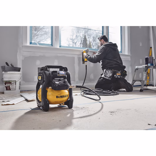 Dewalt 2.5 gallon air compressor kit with battery and charger